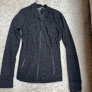Lululemon Size 8 Nulu Fold Zip Jacket